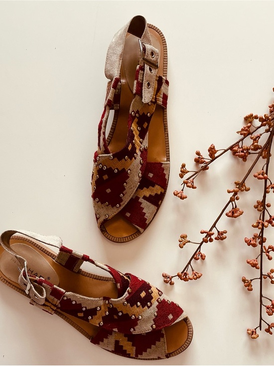 Mochari Shoes - Mochari Sandals• Sz 6